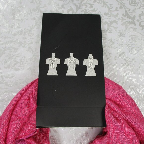 OBLONG Scarf - Picture 4 of 8